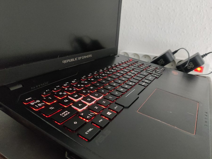 ASUS ROG Strix G16 · RTX 4060